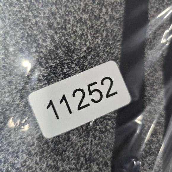 Womens Gap Wool Blend Gray & Black Geometric Sweater Long Sleeve Crewneck M - Picture 7 of 7